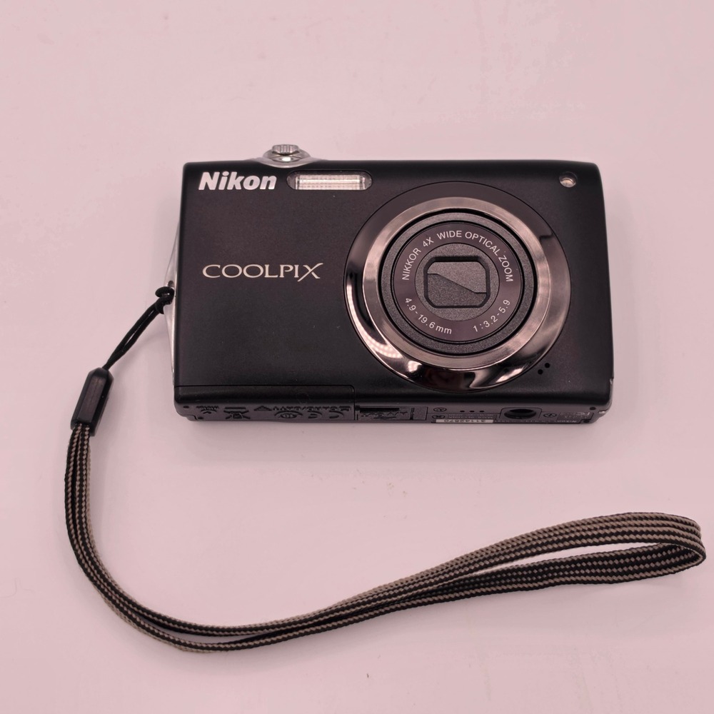 Nikon Coolpix S3000 12.0MP Digital Camera Black 4x Optical Zoom Boxed
